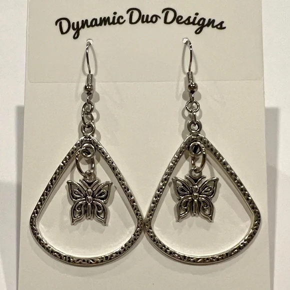 Butterfly 🦋 dangle charm earrings - Picture 5 of 6